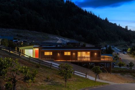 Photo of property in 2 Bell Bird Rise, Picton, 7220