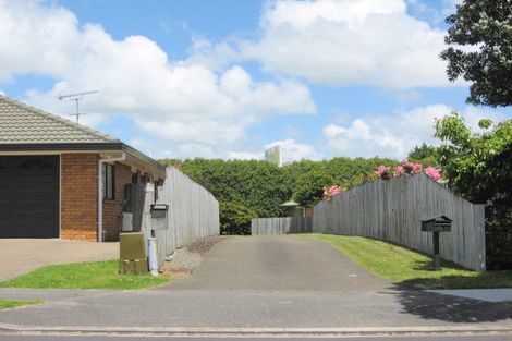 Photo of property in 16 Longford Park Drive, Takanini, 2112