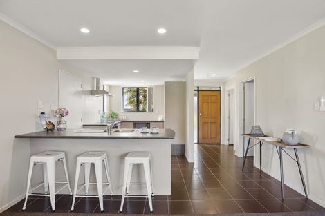 Photo of property in 16 Secoia Crescent, Mangere, Auckland, 2022