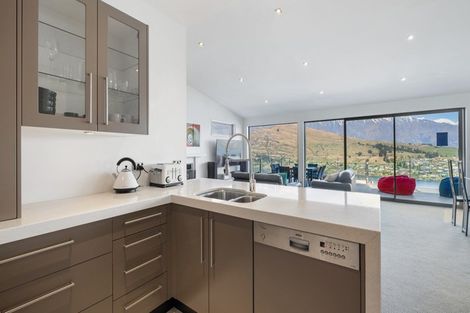 Photo of property in 10b Olivers Place, Queenstown, 9300