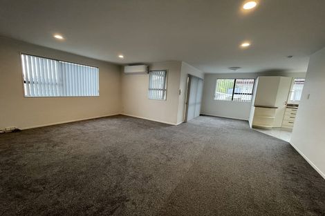 Photo of property in 6 Marco Place, Highland Park, Auckland, 2010
