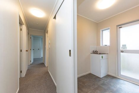 Photo of property in 18 Sarona Avenue, Glen Eden, Auckland, 0602