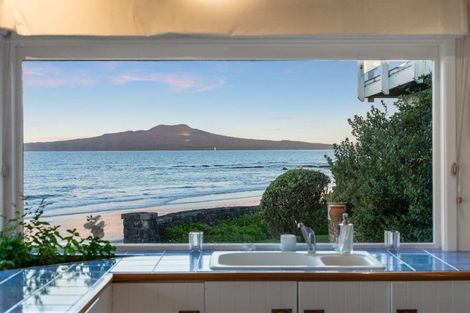 Photo of property in 9a Holiday Road, Milford, Auckland, 0620
