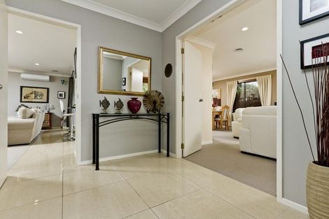 Photo of property in 16 Baulcomb Parade, Windsor Park, Auckland, 0632