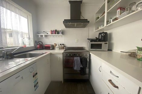 Photo of property in 39a Horokiwi Road West, Newlands, Wellington, 6037