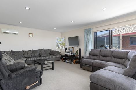 Photo of property in 2/134 Marine Parade, Mount Maunganui, 3116