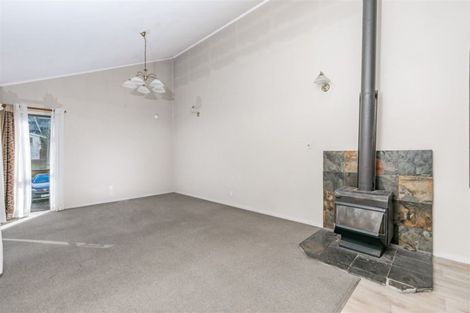 Photo of property in 66 Easton Park Parade, Glenfield, Auckland, 0629