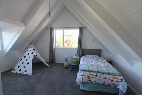 Photo of property in 5 Jacaranda Grove, Maungaraki, Lower Hutt, 5010