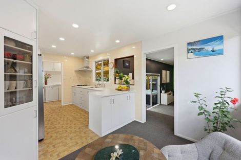 Photo of property in 16 Judkins Crescent, Cockle Bay, Auckland, 2014