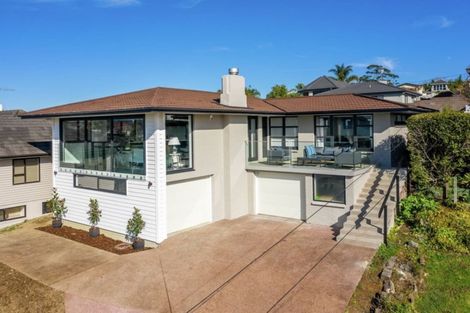 Photo of property in 35 Montgomery Crescent, Cockle Bay, Auckland, 2014