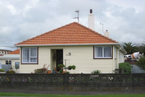 Photo of property in 25 Strange Street, Waitara, 4320