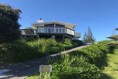 Photo of property in 18 Queens Road, Waikanae Beach, Waikanae, 5036