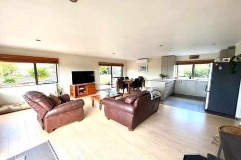 Photo of property in 2b Hammond Avenue, Hatfields Beach, Orewa, 0931