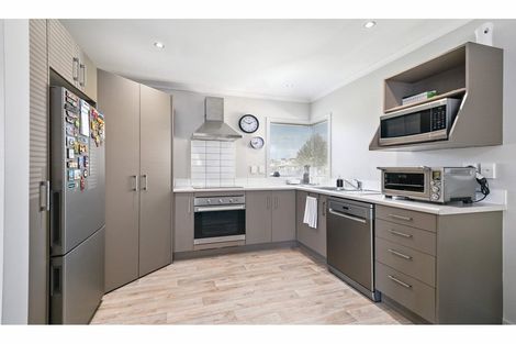 Photo of property in 62/64 Kawaha Point Road, Kawaha Point, Rotorua, 3010