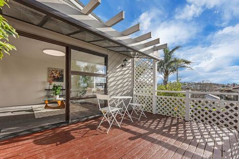 Photo of property in 2/21 College Road, Northcote, Auckland, 0627
