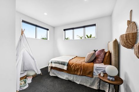 Photo of property in 14 Shearer Drive, Oakura, 4314