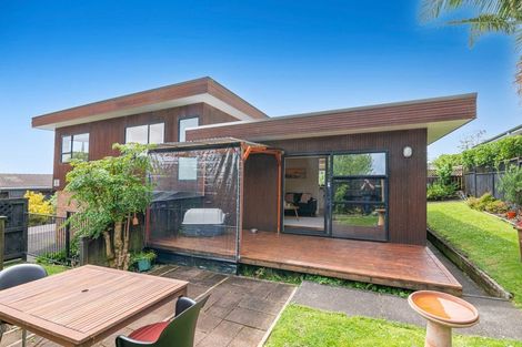 Photo of property in 1/2 Carl Place, Unsworth Heights, Auckland, 0632