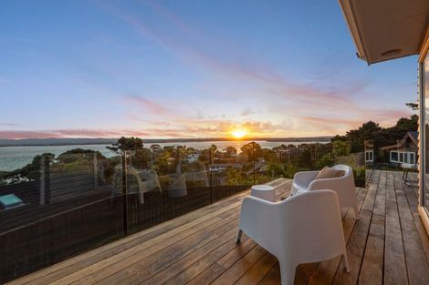 Photo of property in 1/106 Island Bay Road, Beach Haven, Auckland, 0626