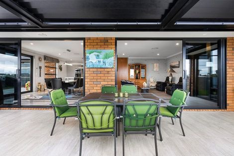 Photo of property in 18 Manurau Crescent, Merrilands, New Plymouth, 4312