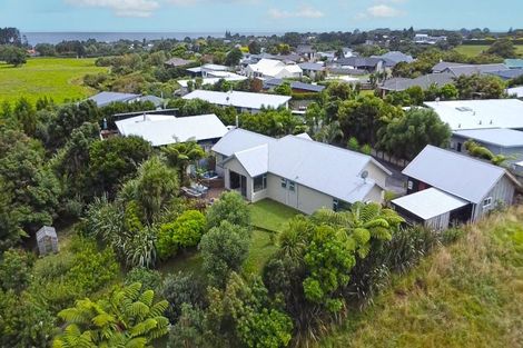 Photo of property in 5a Tui Grove, Oakura, 4314