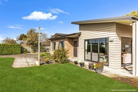 Photo of property in 8 Latham Stubbs Crescent, Waipawa, 4210