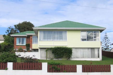 Photo of property in 6 Newington Road, Henderson, Auckland, 0612