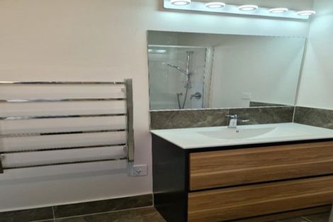 Photo of property in 17c Balmain Road, Birkenhead, Auckland, 0626