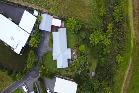 Photo of property in 5a Tui Grove, Oakura, 4314