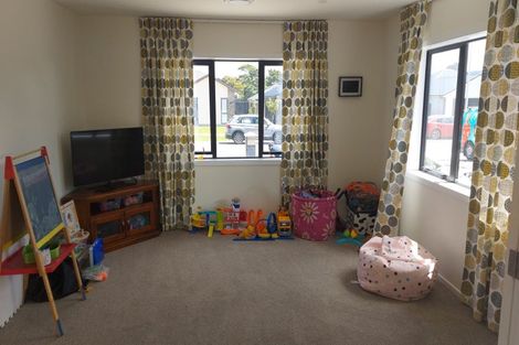 Photo of property in 14 Salisbury Crescent, Wallaceville, Upper Hutt, 5018