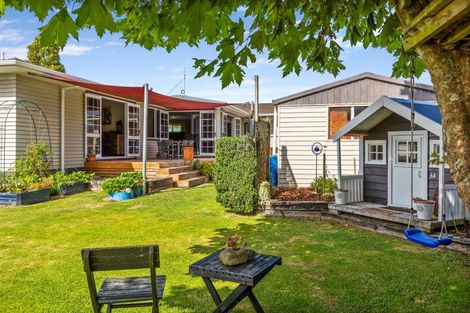 Photo of property in 6 Kauri Street, Merrilands, New Plymouth, 4312