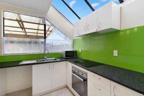 Photo of property in 22 Goodwood Drive, Goodwood Heights, Auckland, 2105