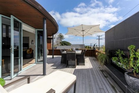 Photo of property in 48a Cameron Street, New Plymouth, 4310