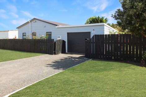 Photo of property in 8b Te Awa Street, Foxton Beach, Foxton, 4815