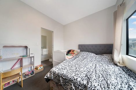 Photo of property in 4337c Great North Road, Glendene, Auckland, 0602