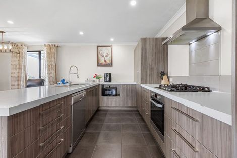 Photo of property in 8 Ballintoy Park Drive, Welcome Bay, Tauranga, 3175