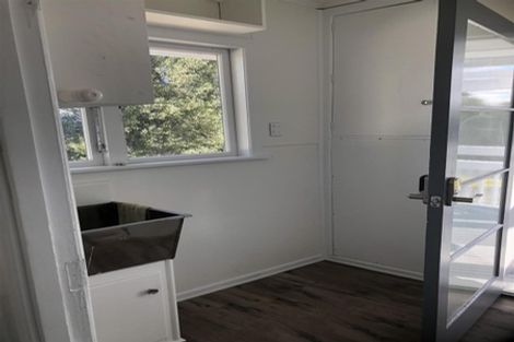 Photo of property in 5 Thomas Rea Place, Te Atatu South, Auckland, 0610