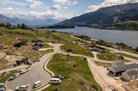 Photo of property in 1 Elk Place, Kelvin Heights, Queenstown, 9300