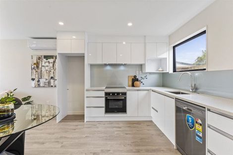 Photo of property in 2/62 Smythe Road, Henderson, Auckland, 0612