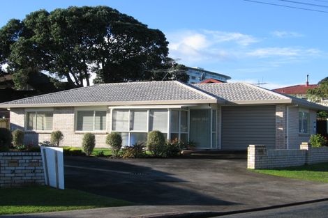 Photo of property in 2/2 Doment Crescent, Orewa, 0931