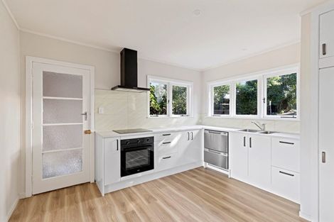 Photo of property in 109-111 Whangaparaoa Road, Red Beach, 0932