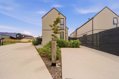 Photo of property in 33 Casterway Crescent, Jacks Point, 9371