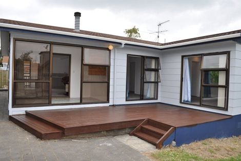 Photo of property in 2/36 Hillcrest Avenue, Hillcrest, Auckland, 0627