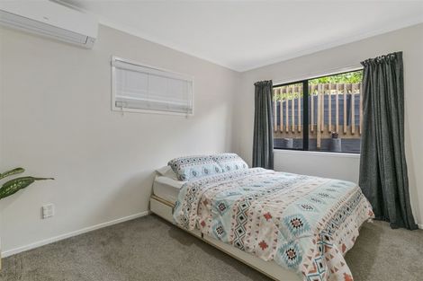 Photo of property in 1/6 Glen Vista Place, Bayview, Auckland, 0629