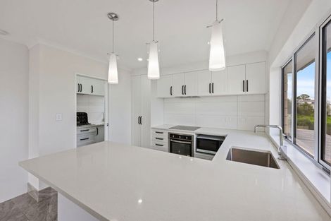 Photo of property in 85c Lake Panorama Drive, Henderson Valley, Auckland, 0614