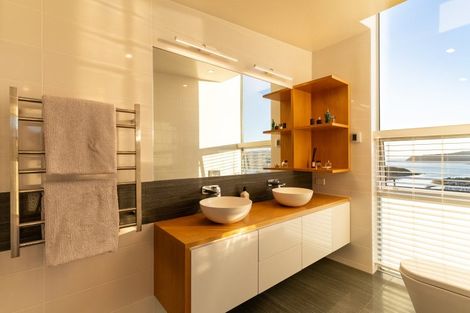 Photo of property in 10 Seascape View, Paremata, Porirua, 5024