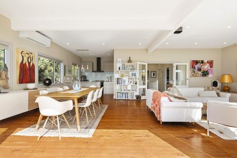 Photo of property in 30 Milne Terrace, Island Bay, Wellington, 6023