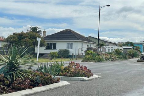 Photo of property in 1 Rangiora Street, Castlecliff, Whanganui, 4501