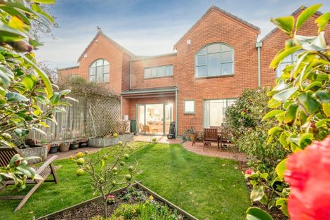 Photo of property in Mt Carmel Mews, 11/9 Arawa Road, Hataitai, Wellington, 6021