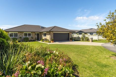 Photo of property in 15 Parkland Rise, Omokoroa, 3114