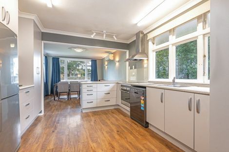 Photo of property in 8 Winston Avenue, Hokowhitu, Palmerston North, 4410